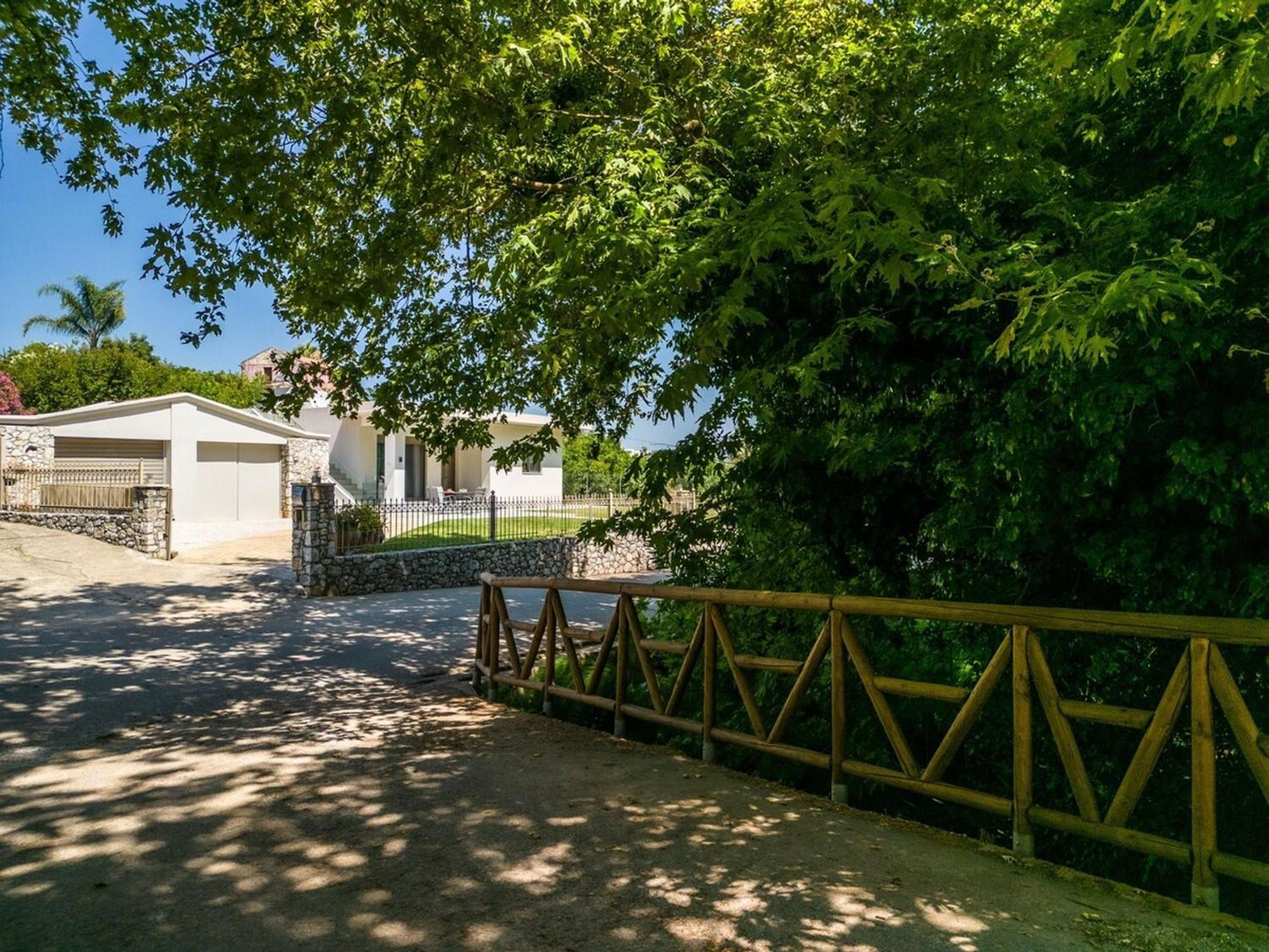 Villa Emily In Countryside Chania  Bagian luar foto